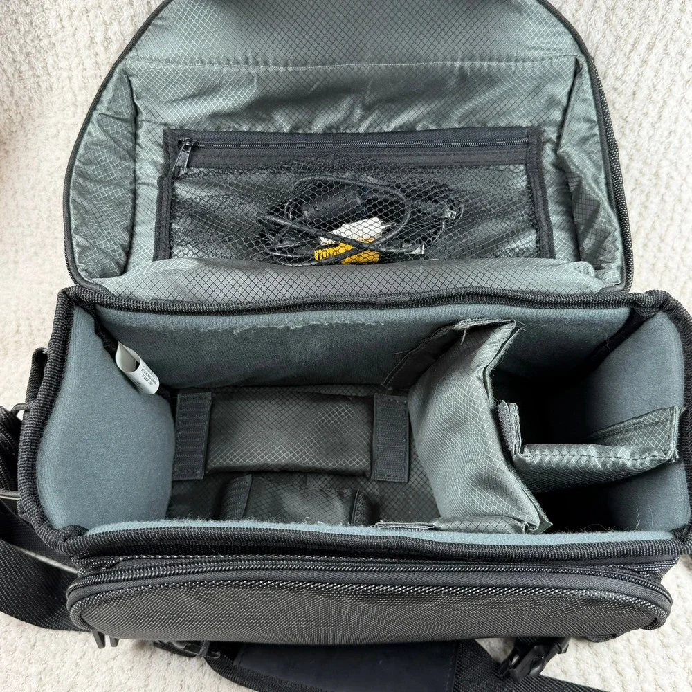 Nikon Camera Case 17001 Black Ballistic Nylon Padded Shoulder Bag DSLR Accessory